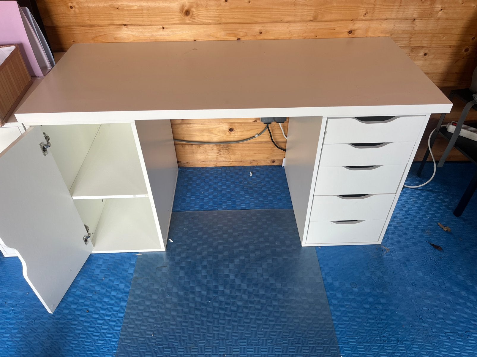 Witte Bureau, Ophalen, Opbergruimte, Zo goed als nieuw, IKEA