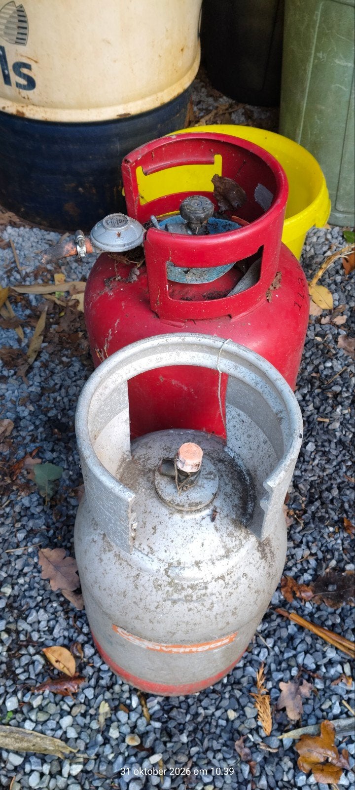 2 gasflessen voor caravan 20 euro, Ophalen