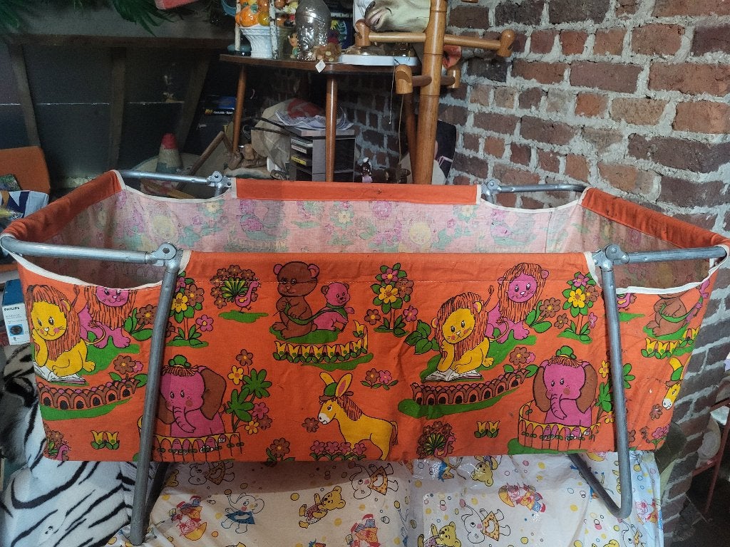 Vintage baby bedje, Ophalen of Verzenden