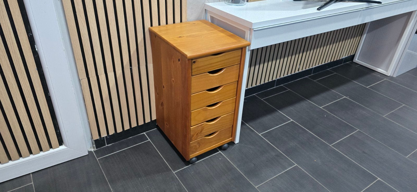kast met zes laden op houten wielen, ideaal voor kantoren, Ophalen of Verzenden, Hout