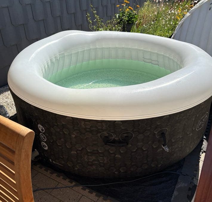 Jacuzzi 4-6 personnes en tres bon etat, Jardin & Terrasse, Enlèvement, Utilisé, Couverture, Gonflable