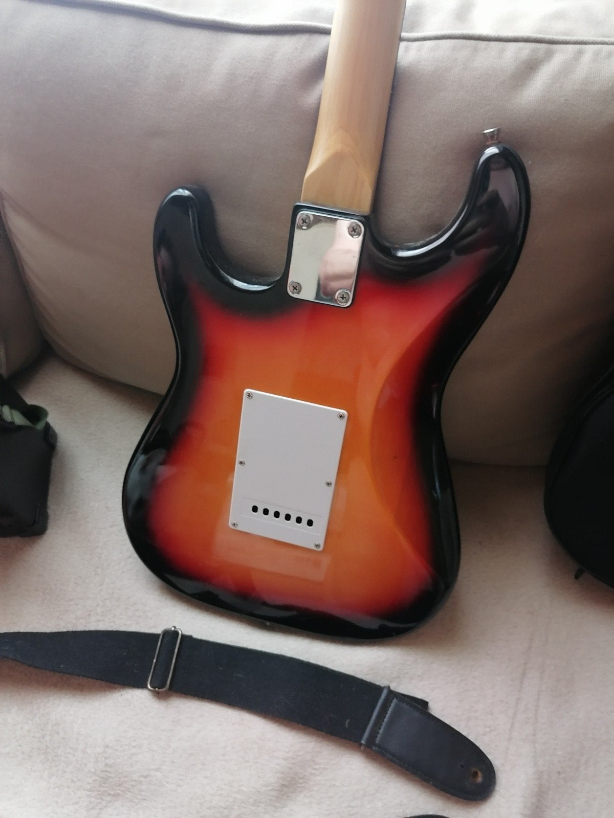 electr. gitaar strat type met amp, Musique & Instruments, Instruments à corde | Guitares | Électriques, Enlèvement