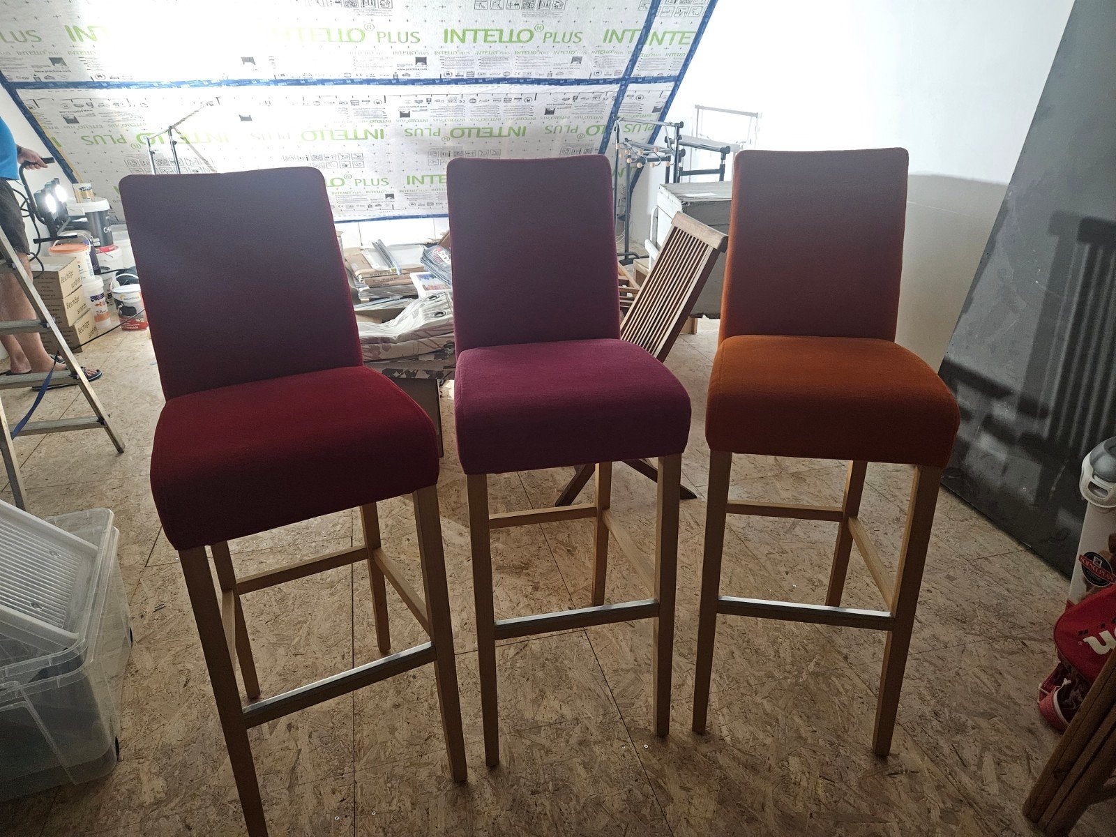 Tabourets de bar, Enlèvement