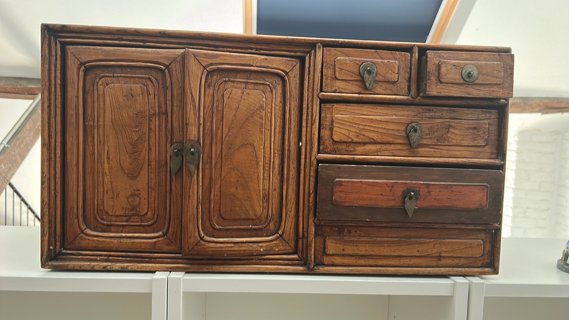 Om weg te geven - klein houten lage dressoir, Ophalen, Gebruikt