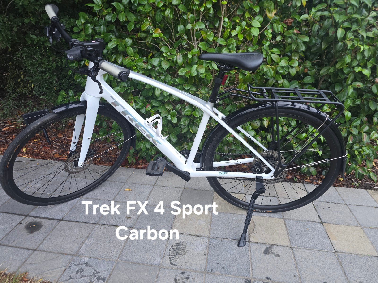 Als nieuw Trek FX4 Sport Carbon Snelle, lichte hybride fiets, Fietsen en Brommers, 28 inch, 10 tot 15 versnellingen, Zo goed als nieuw