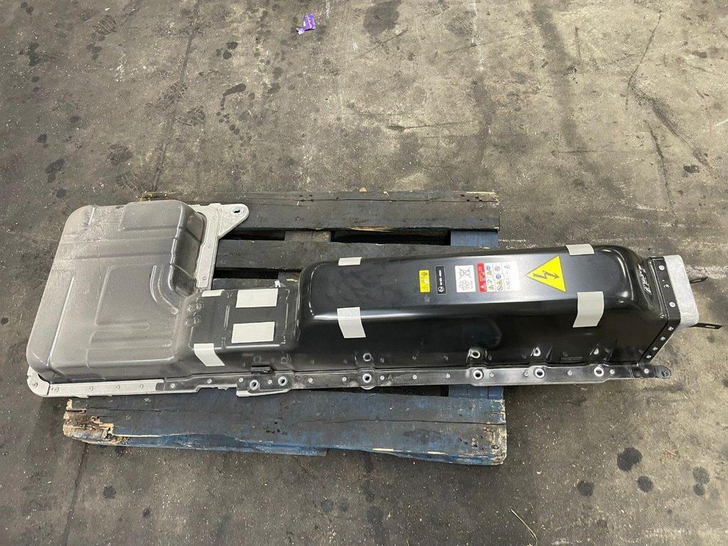 Hybride hoogspannings accu Lynk & Co 01, Onderdelen@venauto.nl, Van der Ven Autorecycling B.V., Gebruikt, Ettenseweg 76, 4706 PB Roosendaal, The Netherlands