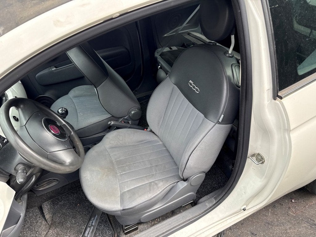 STOEL LINKS VOOR Fiat 500C (312) (01-2009/-), Auto-onderdelen, FCA Germany GmbH, Gebruikt, IPC D1-09 Bahnhofsplatz
65423  Rüsselsheim am Main, DE