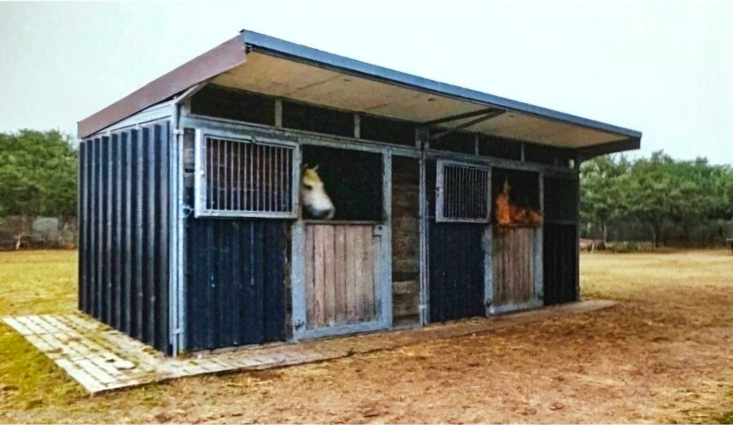 Buitenstal, Dieren en Toebehoren