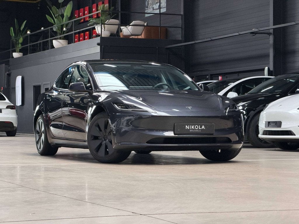 Tesla Model 3 LONG RANGE - REAR WHEEL DRIVE - HIGHLAND PREMI, Argent ou Gris, 4 portes, Entreprise, Noir