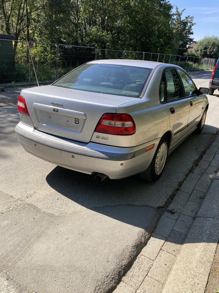 Volvo S40 1.8 Essence Automatique Cuir 181 000 km 2001, Cuir, Argent ou Gris, Achat, 5 portes