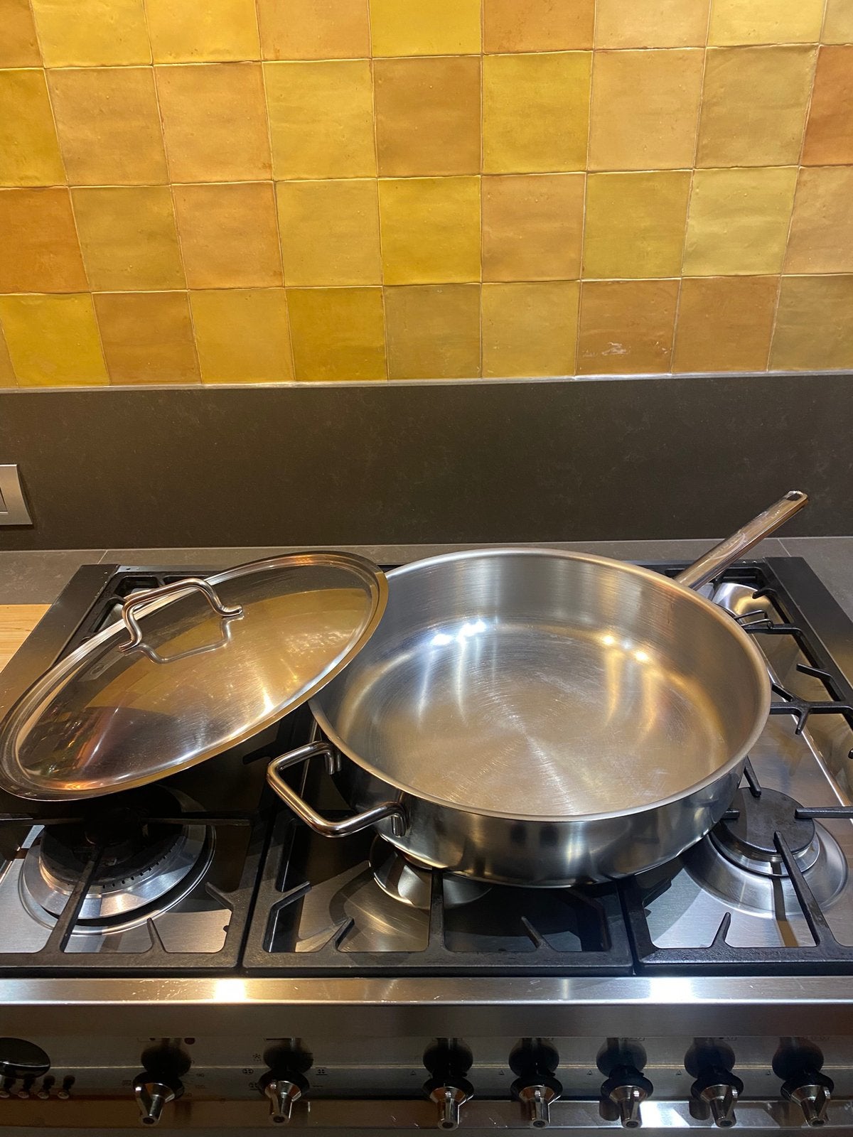 Demeyere sauteuse/lage kookpan diameter 38 cl, Huis en Inrichting, Keuken | Potten en Pannen, Zo goed als nieuw, Ophalen