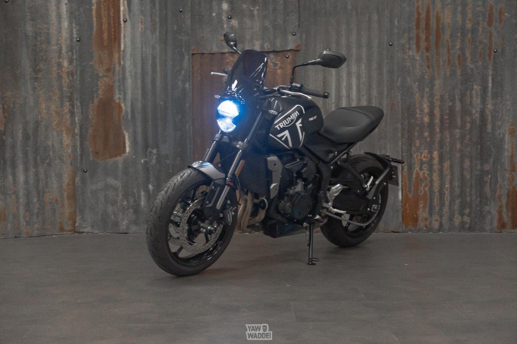 Triumph Trident 660 Matt Jet Black (A2 compatibel), Motoren, 3 cilinders, Meer dan 35 kW, Minimaal motorrijbewijs A2, Handgeschakeld