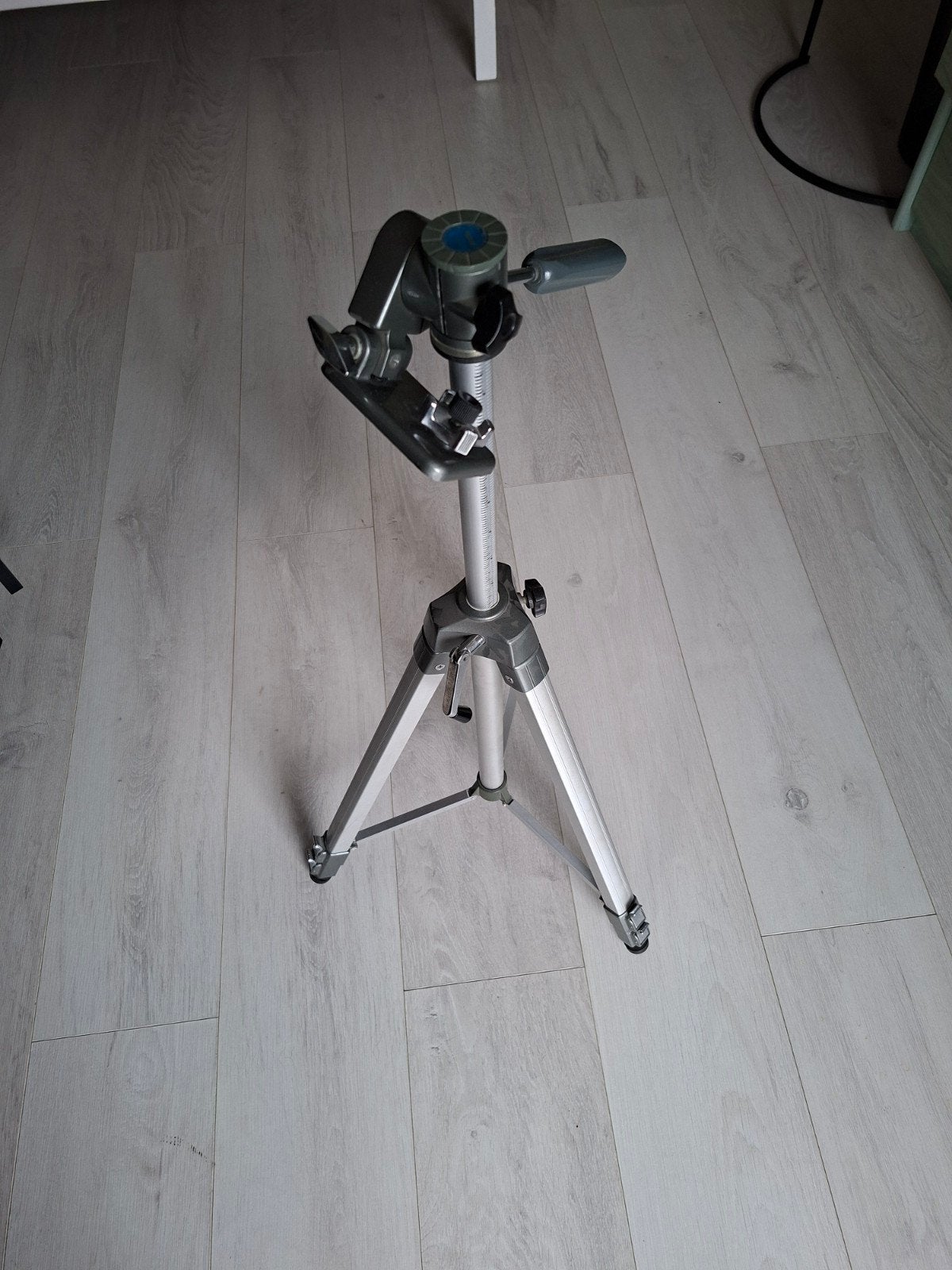 Vintage aluminium foto- / videostatief met 3D-kopTe koop: un, Audio, Tv en Foto, Fotografie | Statieven en Balhoofden, Cullmann