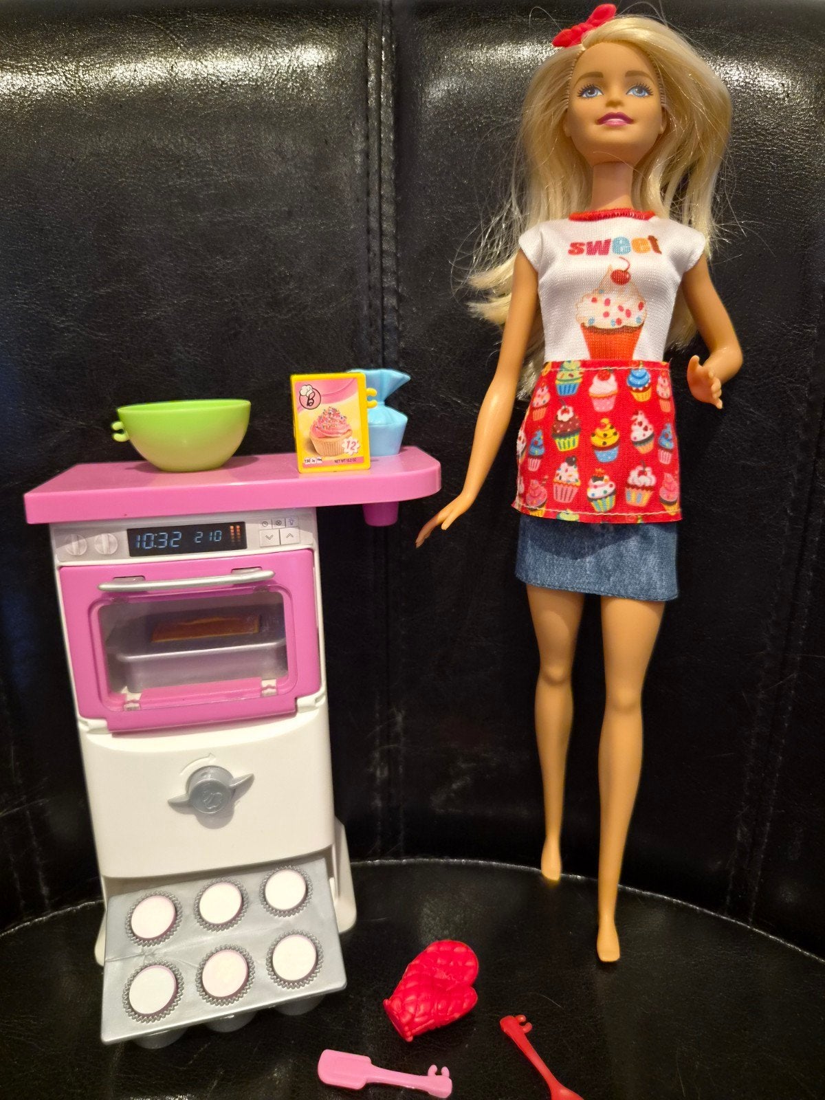 Barbie bakt, Ophalen, Barbie