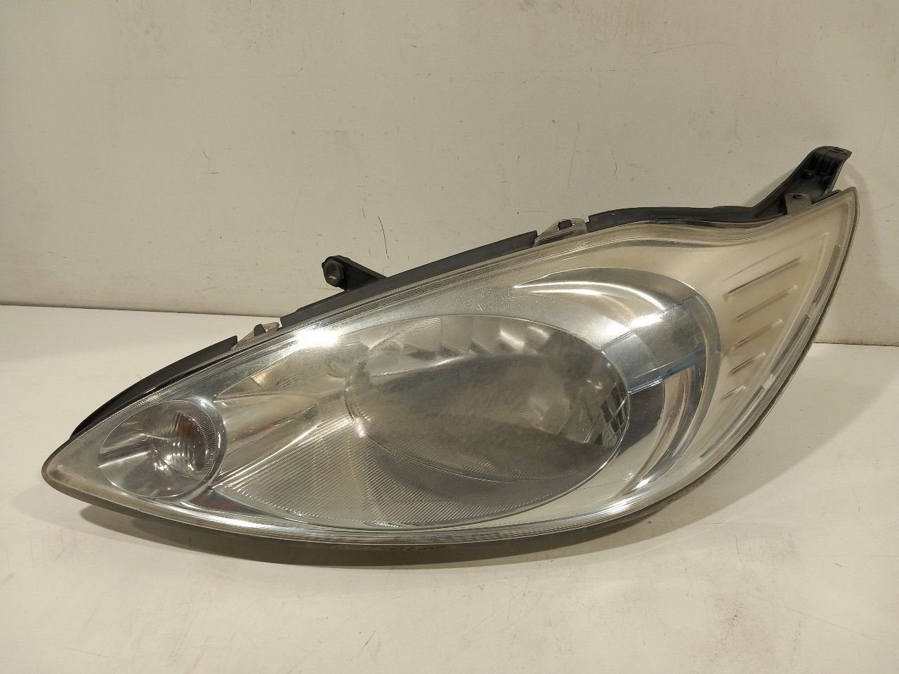 Koplamp links Ford Ka, Onderdelen@venauto.nl, Van der Ven Autorecycling B.V., Gebruikt, Ettenseweg 76, 4706 PB Roosendaal, The Netherlands