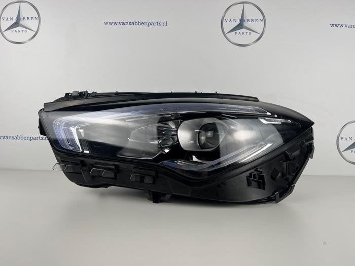 Phare gauche d'un Mercedes CLA, Autos : Pièces & Accessoires, -, 3 mois de garantie, Utilisé, -