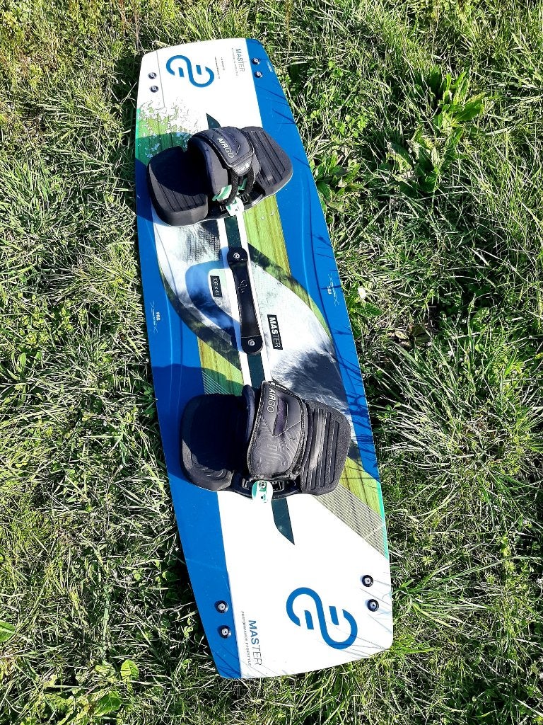 Eleveight Master Twintip kiteboard, Watersport en Boten, Kitesurfen, Twintip, Ophalen, Gebruikt, Kiteboard