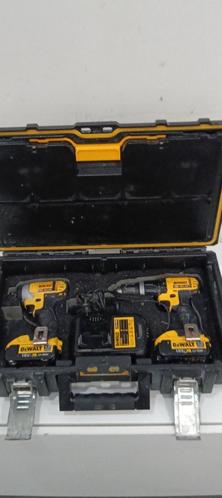 Dewalt pack 18v 4 ah, Doe-het-zelf en Bouw, Gereedschap | Boormachines, Ophalen, Zo goed als nieuw, 600 watt of meer