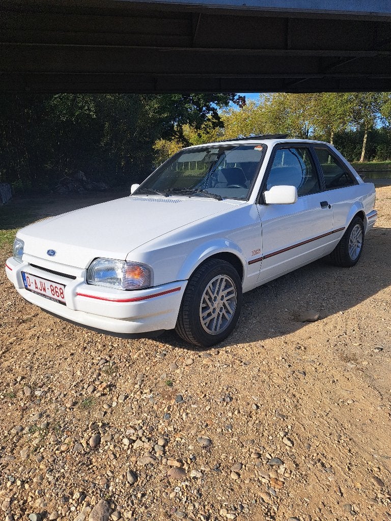 Ford escort xr3i, Auto's, Escort, Stof, Wit, Handgeschakeld