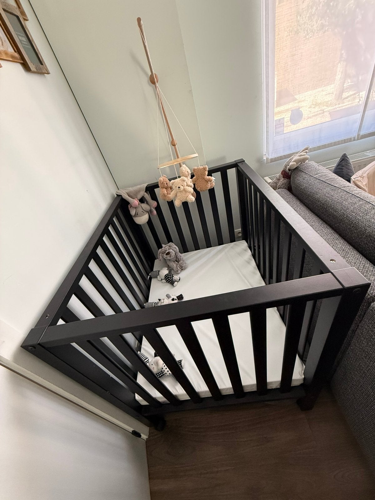 Zwart babypark met beertjesmobiel, Kinderen en Baby's, Ophalen, Gebruikt, In hoogte verstelbaar