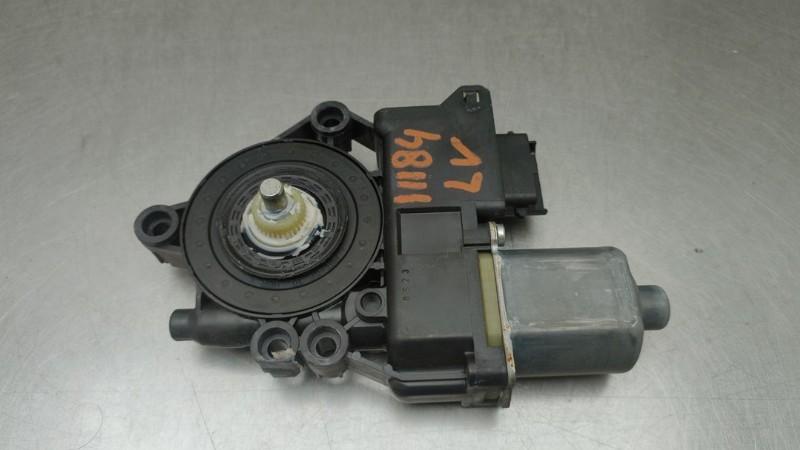 MOTEUR LEVE VITRE ELECTRIQUE iX20 (JC) (|824501P010|), Robert Bosch AG, Utilisé, Hyundai, Robert-Bosch-Allee 1
74232  Abstatt, DE
