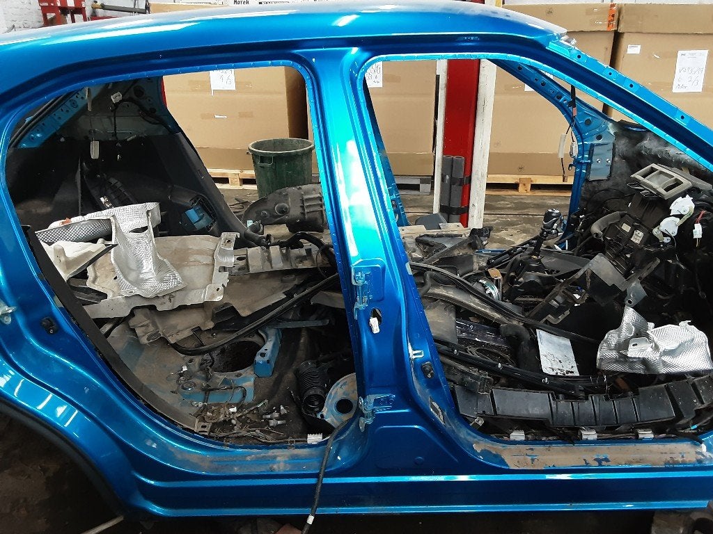 DIVERS MONTANT PORTE C D Nissan Juke (F16) (01-2019/-), Germany@nissan-services.eu, Kronenweg 38
50389  Wesseling, DE, Utilisé