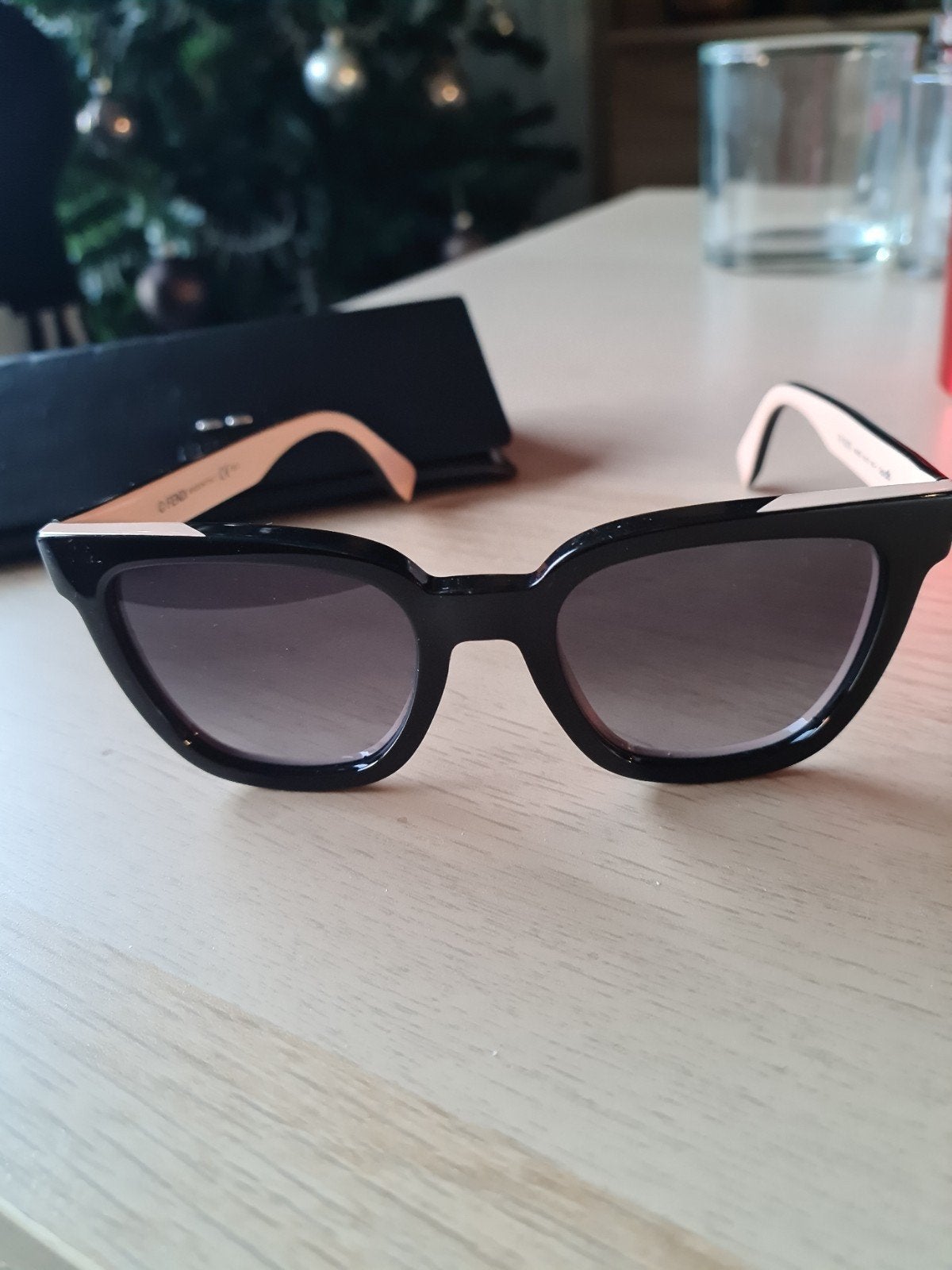Lunettes de soleil de la marque Fendi., Enlèvement, Noir, Lunettes de soleil