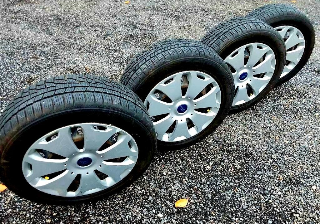 4 roues Ford Focus avec pneus hiver 205/55-16, Pneus et Jantes, Pneus hiver, 16 pouces, 205 mm