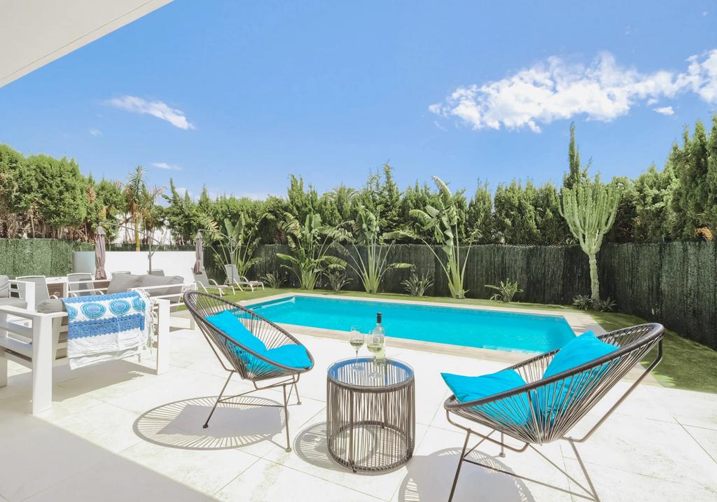 VILLA TE HUUR COSTA DEL SOL, Vakantie, Jacuzzi, Costa del Sol, 4 of meer slaapkamers