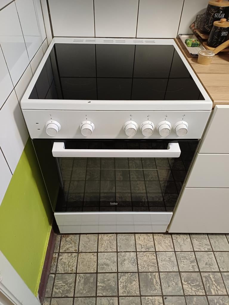 Cusiniere vitrocéramique Beko, Electroménager, Classe énergétique A ou plus économe, 85 à 90 cm, Plaque chauffante, 4 zones de cuisson