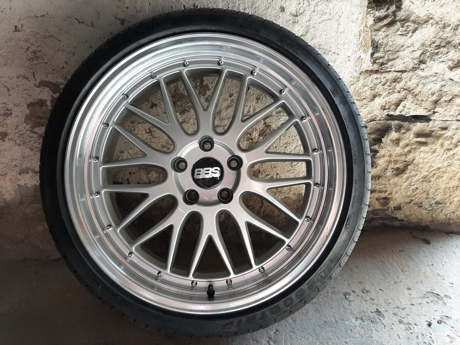 BBS LM 20 pouces avec pneus jamais roulé pour BMW, Autos : Pièces & Accessoires, Neuf, Pneus et Jantes, 245 mm, 4 Saisons