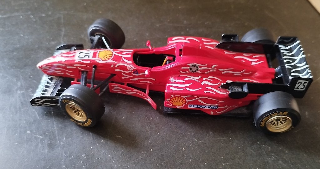 Hot Wheels SB 1/18 - Ferrari F333 SP en Formula1 1/24, Hobby en Vrije tijd, Ophalen of Verzenden, Zo goed als nieuw, Auto, Hot Wheels