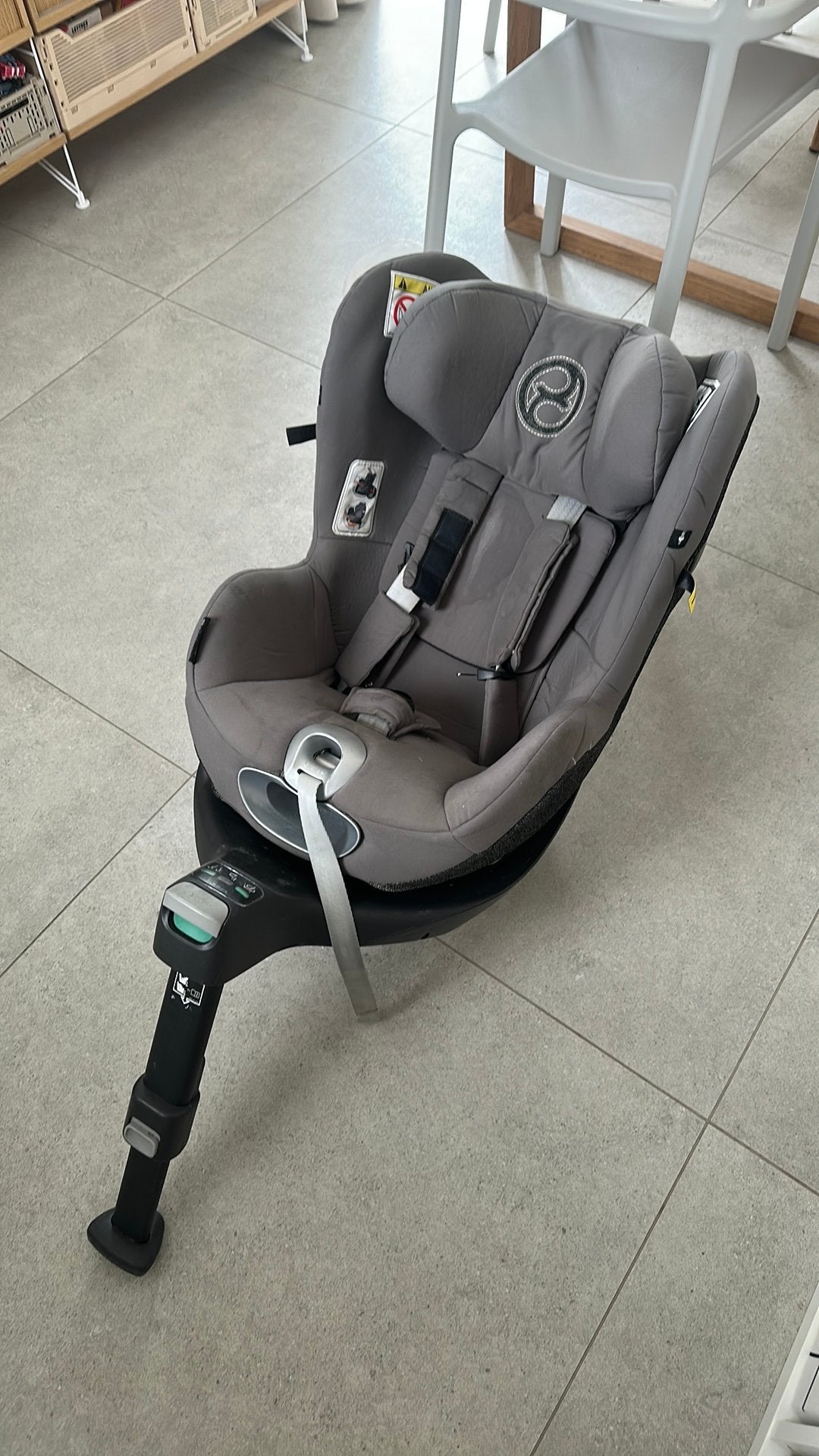 Siège auto Cybex pivotant avec base Isofix – gris, Enfants & Bébés, Enlèvement, Comme neuf, Isofix