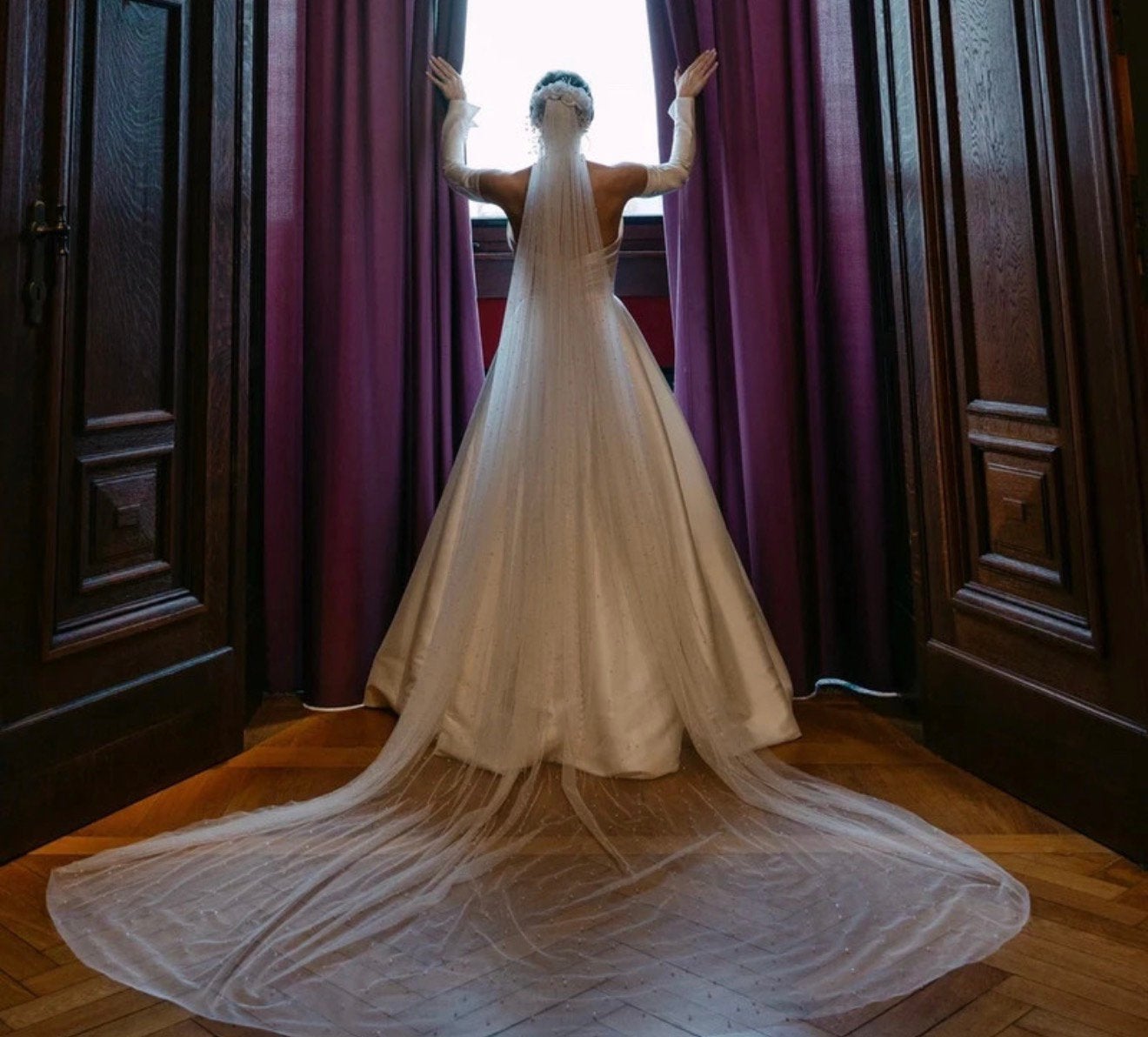 Long Classic Bridal Veil with Pearls, Ophalen, Zo goed als nieuw