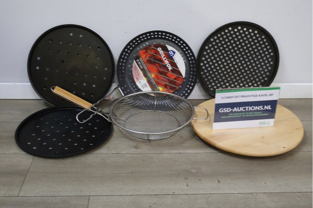 Set van 3 BBQ Pizza Pannen/1 Grillwok/1 Zeef/1 Dienblad', Niet ingevuld, Niet ingevuld, Niet ingevuld