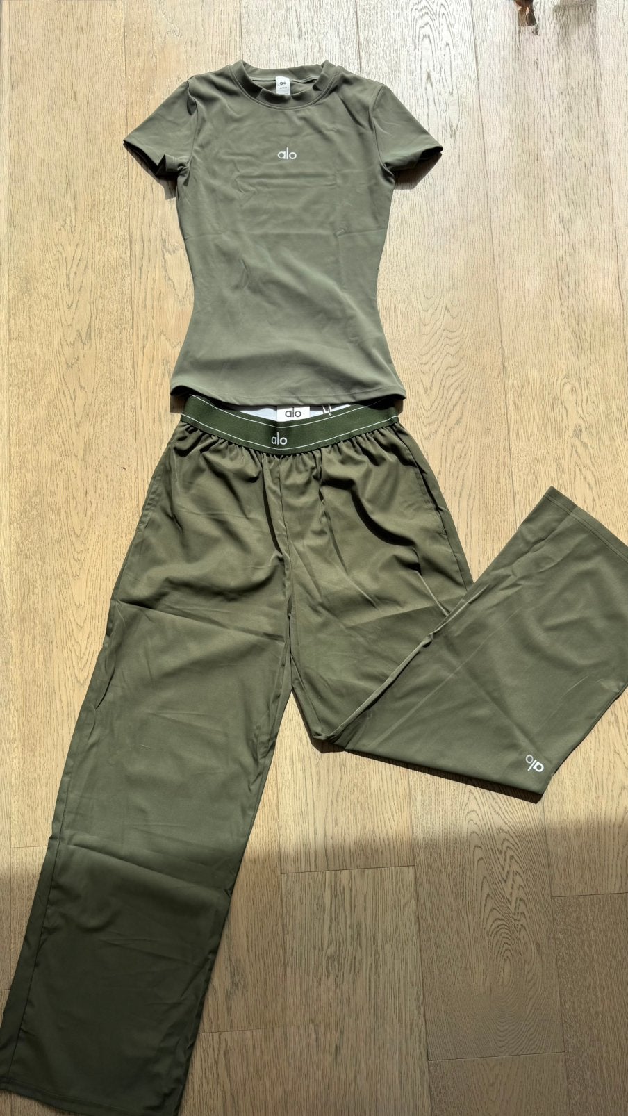 Ensemble super mignon taille S, vert, Vêtements | Femmes, Vêtements de sport, Neuf, Enlèvement ou Envoi, Taille 36 (S), Vert