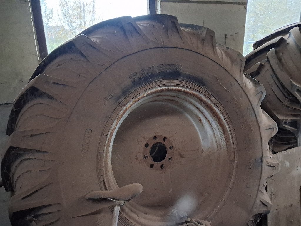 Taurus tractorbanden, Ophalen