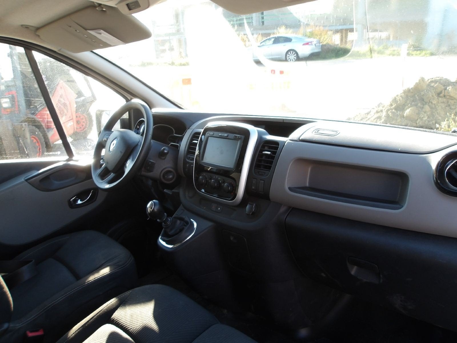 RENAULT TRAFIC  DIESEL 08/19, Auto's, https://public.car-pass.be/vhr/5cc8be0b-818d-4fa3-a3e9-da6339601e99, Wit, Bedrijf, Te koop