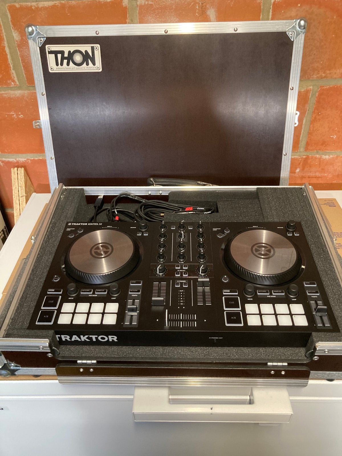 Native Instruments Traktor Kontrol S2 MK3 + Flightcase Thon, Enlèvement, Comme neuf