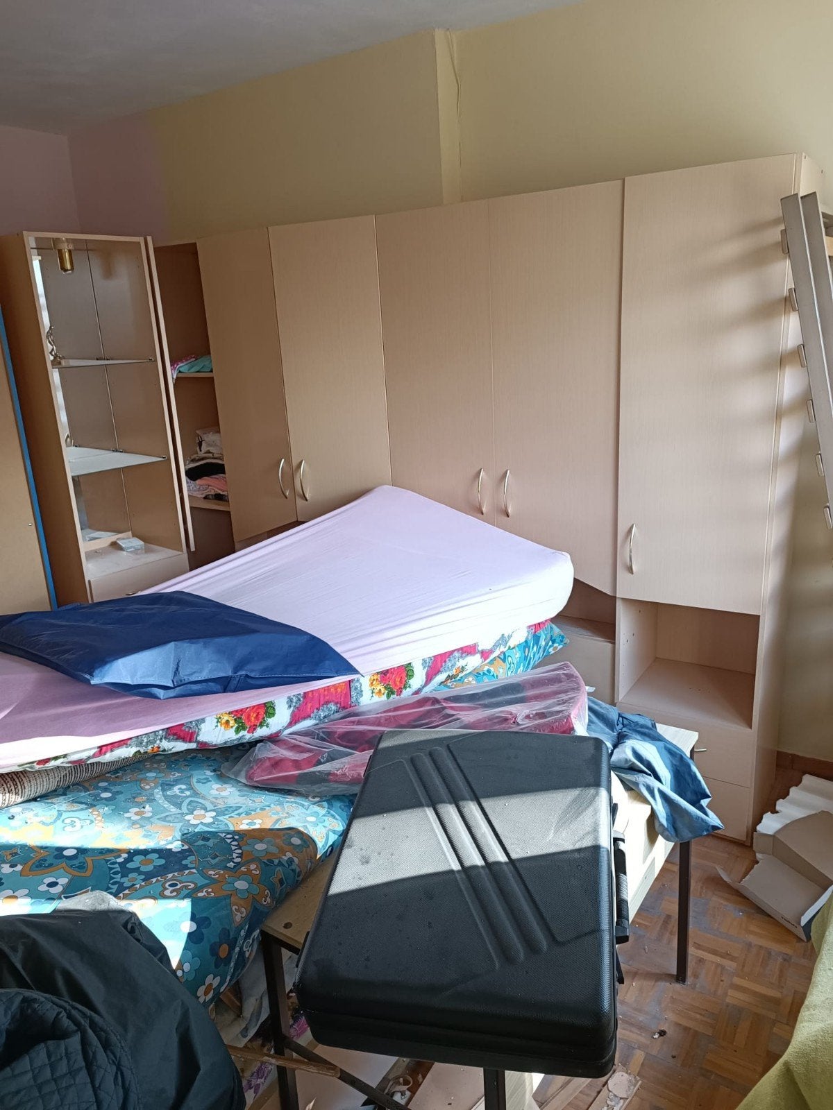garde robe avec lit encore propre 150€, Maison & Meubles, Enlèvement, Utilisé