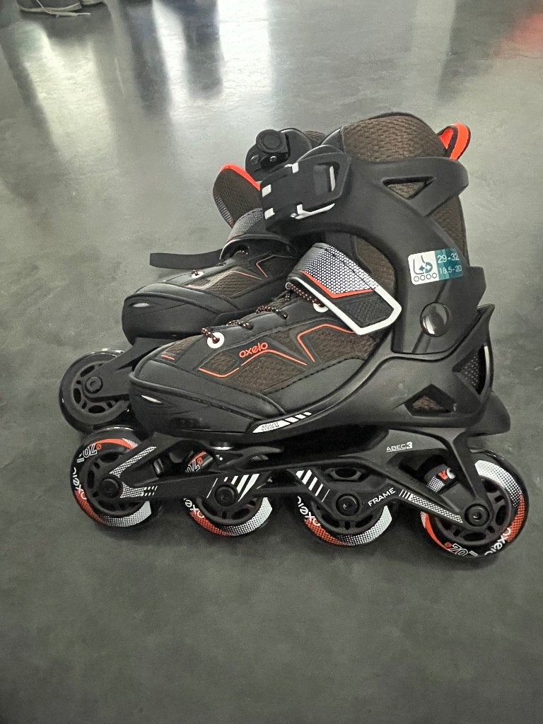 Skeelers maat 29-32, Sports & Fitness, Patins à roulettes alignées, Autres marques, Rollers 4 roues en ligne, Réglable, Comme neuf