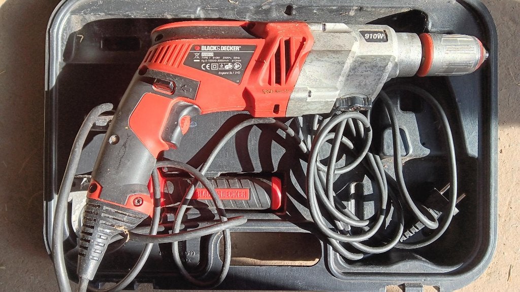 Perceuse à percussion Black Decker 910W + étui, Bricolage & Construction, Outillage | Foreuses, Comme neuf, Perceuse, 600 watts ou plus