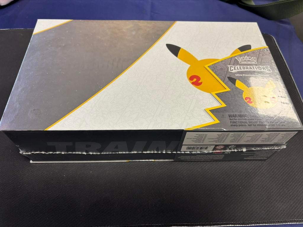Pokemon celebration UPC sealed, Ophalen, Zo goed als nieuw