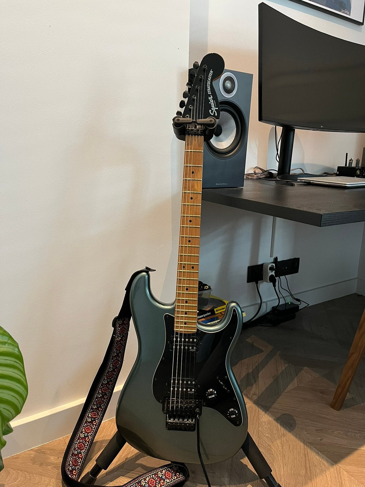 Squier Contemporary Strat HH FR + NUX MIGHTY 8BT MK2, Enlèvement, Comme neuf