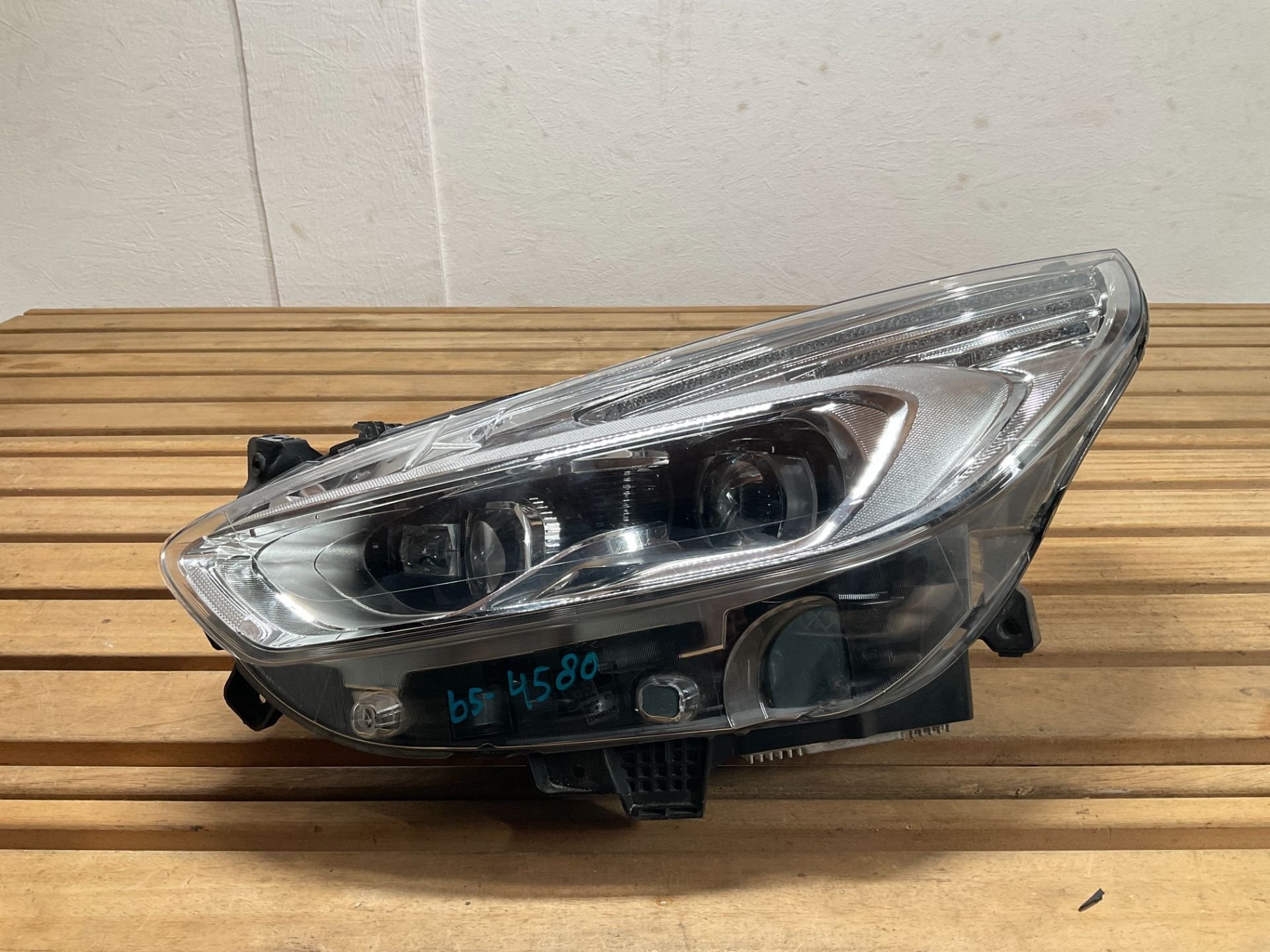 Koplamp Ford S-Max (MK2) SMAX Galaxy EM2B13W030GH Links b5-4, Info@ford.com, Ford Motor Company, American Road 1
48126  Dearborn