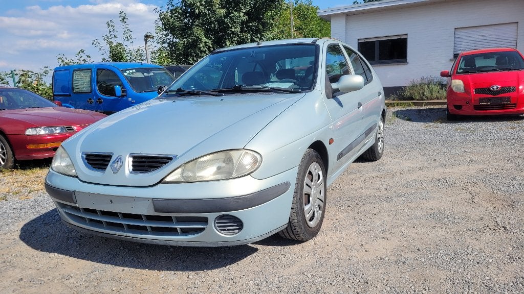 renault megane 1.6i AUTOMAAT TREKHAAK 2000 !! EERST LEZEN !!, Stof, 4 cilinders, 1600 cc, Bedrijf