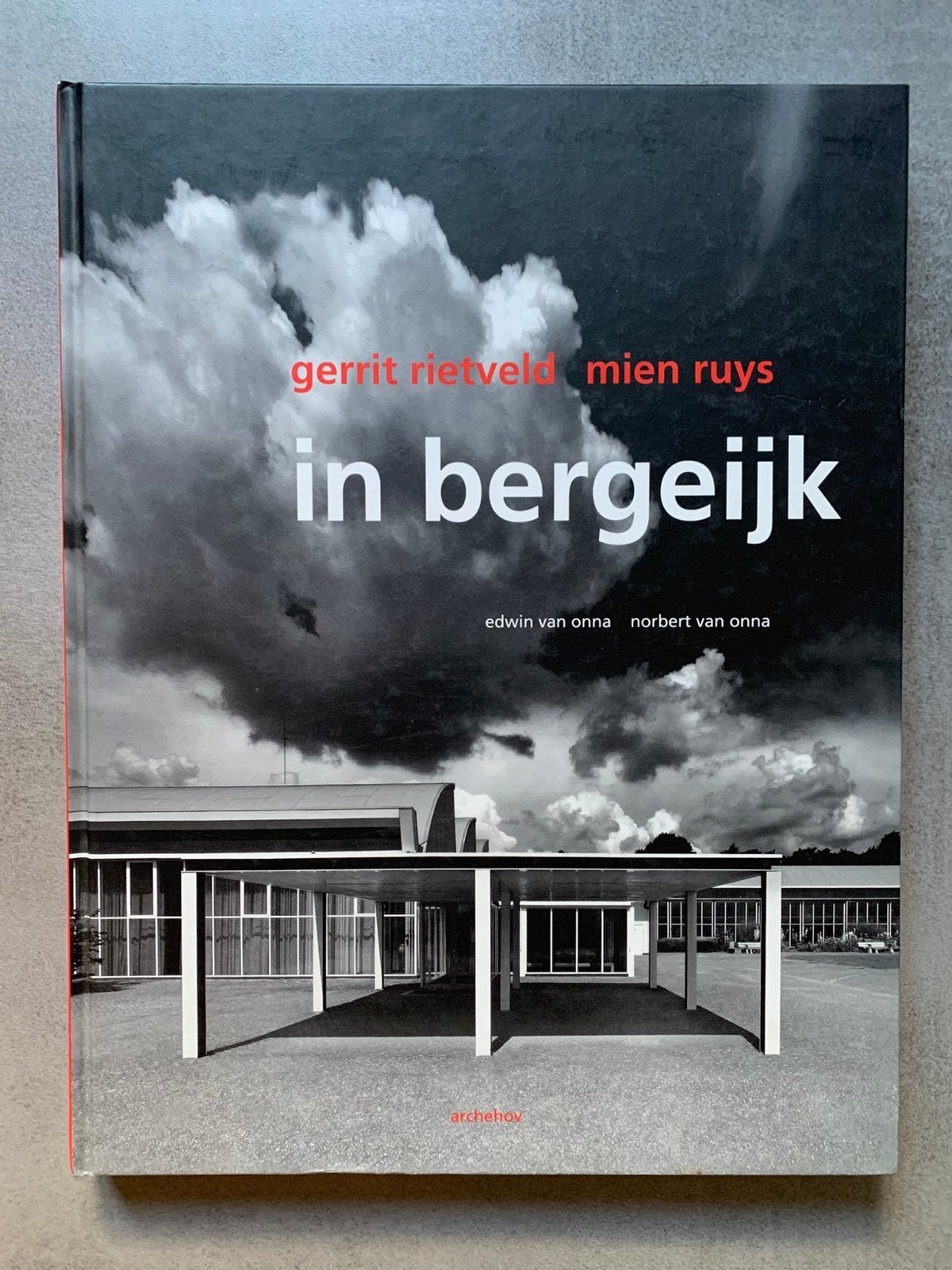 In Bergeijk, Ophalen of Verzenden, Zo goed als nieuw