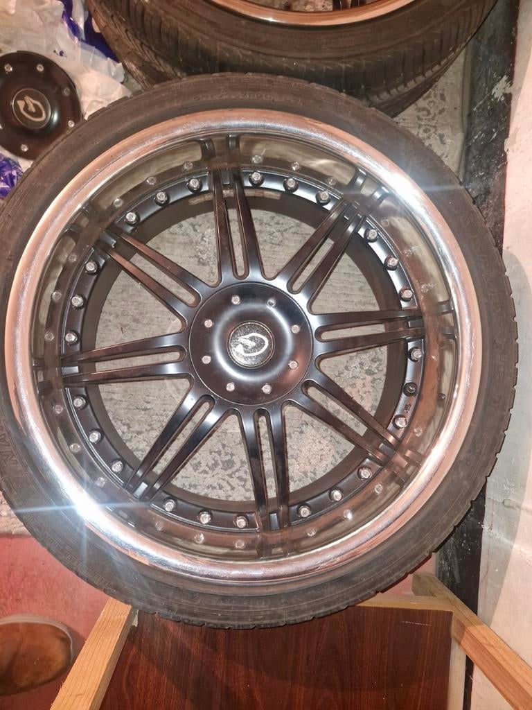 De velgen: 275/40 R20, Motoren, Ophalen