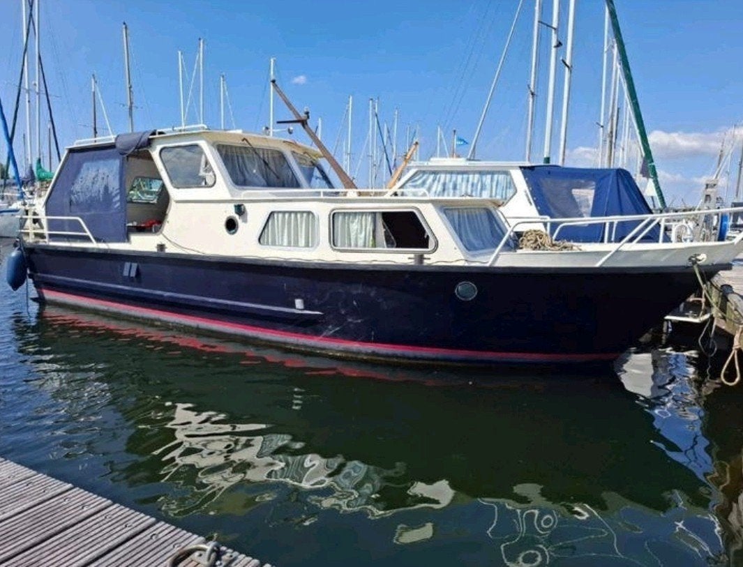 Bateau à moteur spacieux, cockpit ouvert de 9,80 m. Quelques, Sports nautiques & Bateaux, 3 m, 10 m, Panneau solaire, Diesel