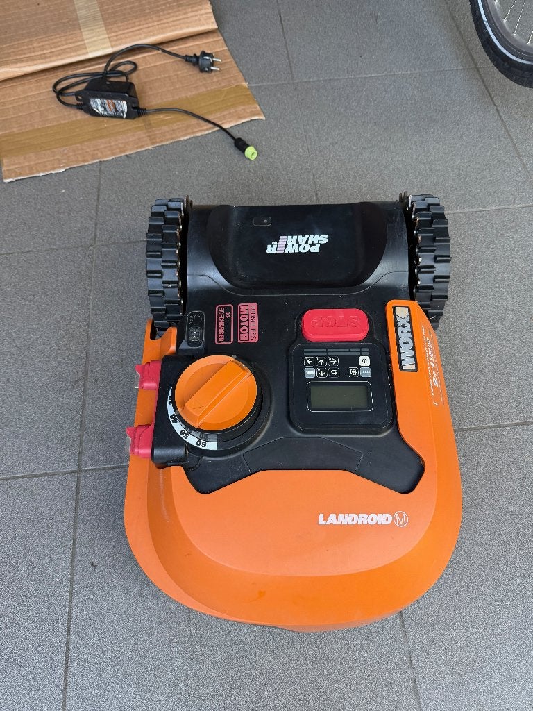 Worx Landroid M500 Robotmaaier - Inclusief Laadstation, Jardin & Terrasse, Tondeuses robotisées, Comme neuf, Plus de 25 cm, Avec capteur de pluie